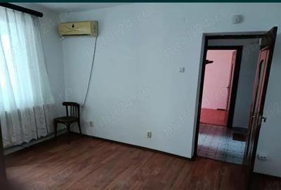 Apartament cu 3 camere semidecomandat în Central - 1