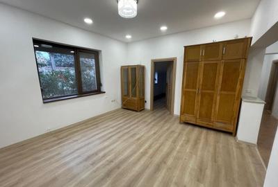 Casă cu 4 camere cu Canalizare în Ultracentral - 1