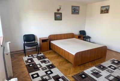 Casă cu 4 camere cu Teren 200 Mp în Central - 2