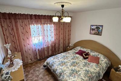 Se vinde apartament cu 3 camere, situat in Comane?ti, Bacau, etaj 4. - 3