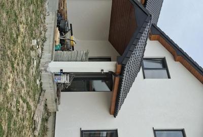 Casă cu 3 camere cu Teren 444 Mp în Central - 1