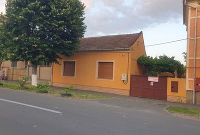 Casă cu 4 camere în Pârneava