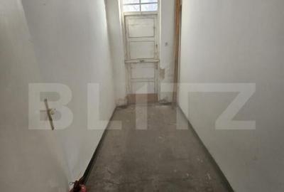 Spațiu comercial, de 50 mp, în Central - 4