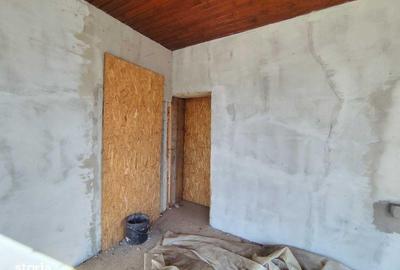 Casă cu 4 camere cu Teren 100 Mp în Central - 8