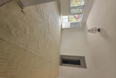 Apartament cu 3 camere semidecomandat în Central - 1
