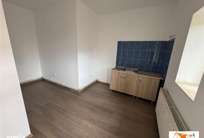 Spațiu comercial, de 30 mp, în Central - 4