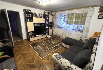 Apartament cu 3 camere semidecomandat în Micro 3 - 1