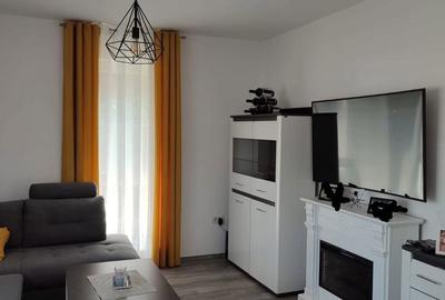 Casă cu 3 camere cu Canalizare în Sânandrei