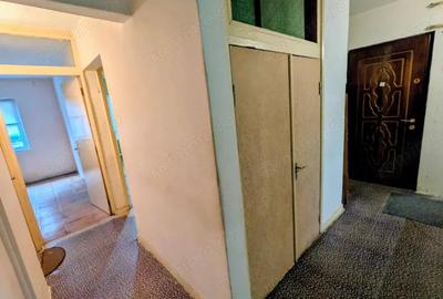 Apartament 4 camere decomandat 80mp 2 bai + balcon de renovat parter Rond Vechi - 1