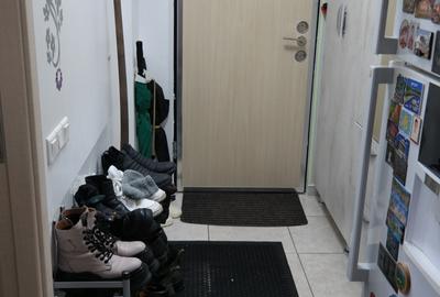 Apartament cu 3 camere semidecomandat, mobilat în Berceni - 1