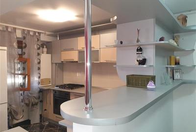 Apartament cu 2 camere decomandat, mobilat în Central