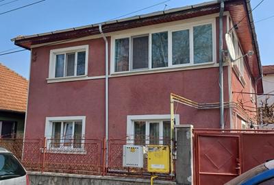 Casă cu 4 camere în Noua