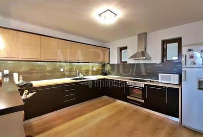 Casa 5 camere de vanzare in Floresti