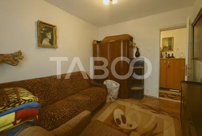 Apartament decomandat Strand 2 camere balcon etaj intermediar 3 - 21