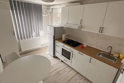 Apartament cu 3 camere decomandat în Central - 1