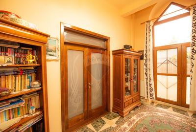 Casa / Vila cu piscina, 6 camere de vanzare in zona Central - 11