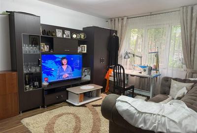 Apartament cu 2 camere semidecomandat în Podu Roș