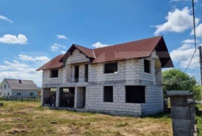 Casă cu 4 camere cu Teren 5600 Mp în Central - 4