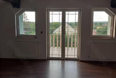 Casă cu 6 camere cu Teren 2255 Mp în Cenad - 2