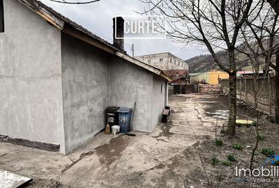 Casă cu 2 camere cu Teren 400 Mp în Petros - 4