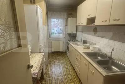 Apartament cu 3 camere decomandat, mobilat în Micro 17