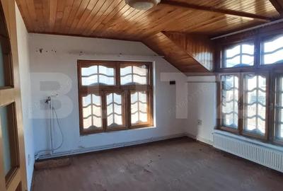 Casă cu 3 camere cu Teren 1681 Mp în Central - 1