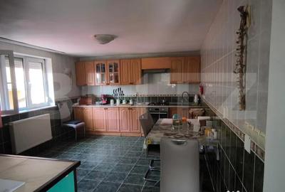 Casă cu 7 camere cu Teren 1430 Mp în Central - 7