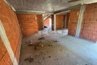 Casă cu 4 camere cu Teren 257 Mp în Livada de Bihor - 1