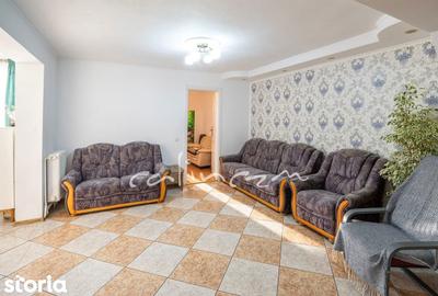 Casă cu 8 camere cu Teren 1385 Mp în Sânmartin