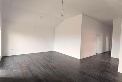 Casă individuală cu 4 camere cu Canalizare în Cristian - 7