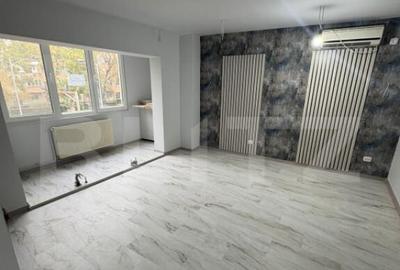 Apartament cu 3 camere, modern renovat, etaj 1 zona impa - 1