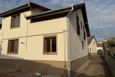 Casă cu 3 camere cu Canalizare în Central - 11