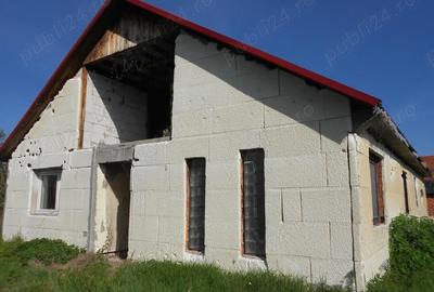 Casă cu Teren 2900 Mp în Central - 2