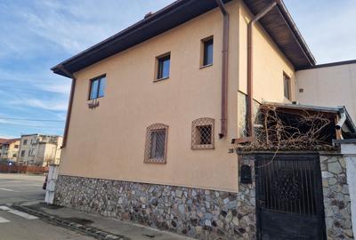 Casă cu 3 camere în Central - 2