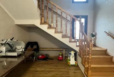 Casă cu 7 camere cu Teren 530 Mp în Central - 18