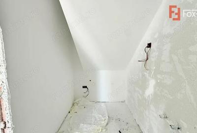 Casă cu 4 camere cu Canalizare în Moșnița Veche