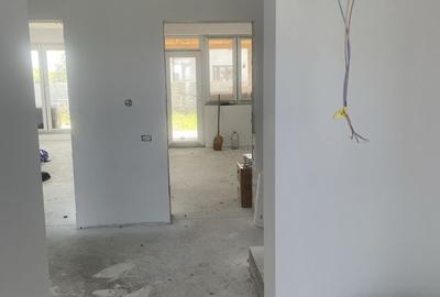 Casă cu 4 camere în Moșnița Veche - 2
