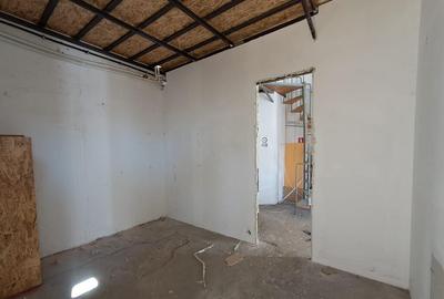 Spațiu comercial, de 240 mp, în Central - 8