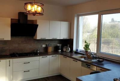 Casă cu 3 camere cu Teren 450 Mp în Tunari