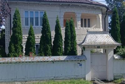 Casă cu 6 camere cu Teren 1000 Mp în Agapia - 1