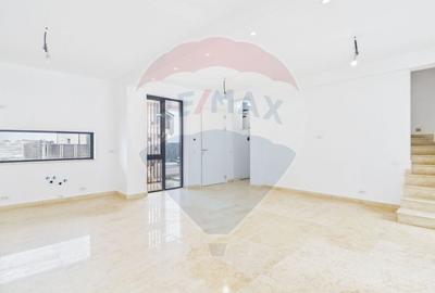 Casă cu 4 camere cu Piscina în Tunari - 3