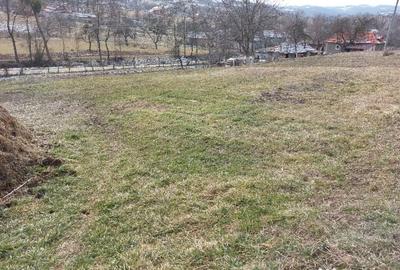 Teren de 1305 mp, în Central - 5