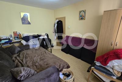 Apartament cu 4 camere semidecomandat în Lupeni - 4