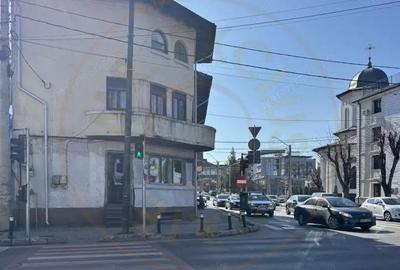 Casă cu 5 camere cu Canalizare în Central - 3