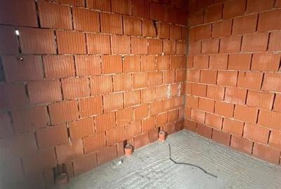 RECO Casa plan parter cu 3 dormitoare-la rosu- Paleu - 11