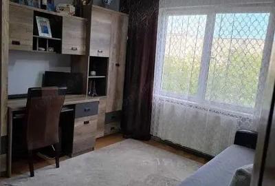 Apartament cu 3 camere decomandat în Tudor - 2
