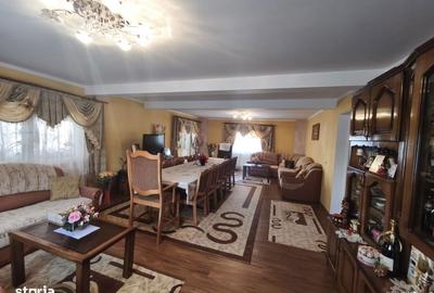 Casă cu 8 camere cu Teren 2300 Mp în Central