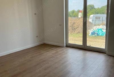 Apartament cu 3 camere decomandat în Plopi - 3