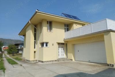 Casă cu 5 camere cu Teren 812 Mp în Central - 1