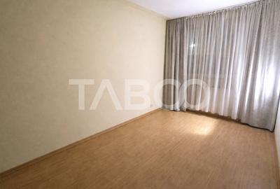 Apartament cu 4 camere semidecomandat în Lupeni - 5